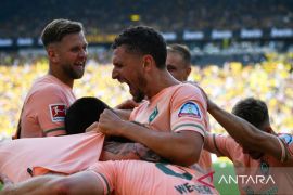 Tertinggal dua gol, Werder Bremen menang dramatis 3-2 atas Dortmund