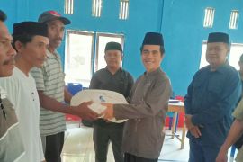 Wagub Selayar serahkan alat tangkap dari KKP kepada nelayan