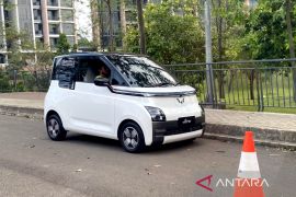 Wuling pasarkan mobil listrik Air ev di  Bali