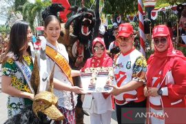 Perlu lima jam Bupati Kotim tuntaskan 319 peserta pawai pembangunan