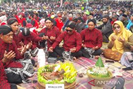 Acara wiwit panen tembakau dan kopi massal di Temanggung diwarnai 1.000 ingkung ayam dan tumpeng