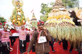 Meriahkan HUT Ke-77 RI, Pemkab Kediri gelar parade tumpeng hasil bumi