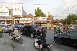 Dishub mengurai kepadatan kendaraan di simpang Dakota cegah kemacetan