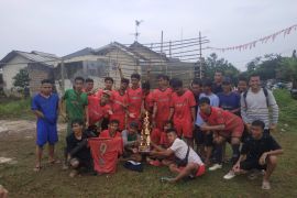 Peringati HUT RI, Warga Kanaga Adakan Turnamen Sepak Bola