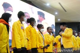 Sebanyak 24 mahasiswa baru asal Papua berikan warna di ULM