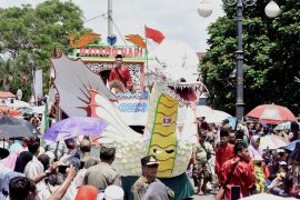 "Ular Bide" dari Batanghari juara pawai pembangunan Provinsi Jambi