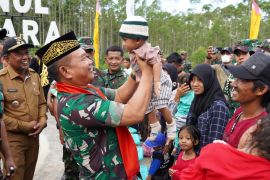 Kasad terima gelar Kakah Demong Agung Bela Negara dari adat Paser