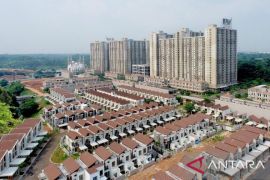 Podomoro Golf View rampungkan atap tower Ekki