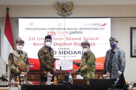 Bank Jatim serahkan 10 unit layar digital untuk RSUD Sidoarjo