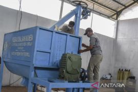 Bantuan pengolahan pakan ayam