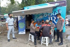 Jasa Raharja bersama Bidokkes Polda Banten gelar pengobatan gratis di Terminal Pakupatan