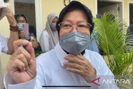 Mensos: bantuan sosial berupa uang bukan telur