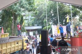 PMII dan FGSS gelar demo kelangkaan solar