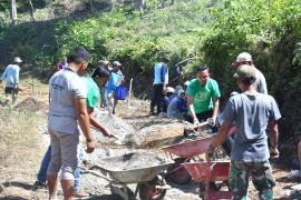 Tokoh masyarakat apresiasi Semen Padang atas dukungan pengecoran jalan
