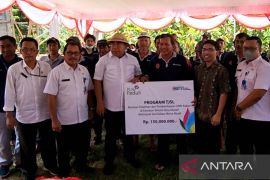 PLN bantu mesin kepada kelompok petani kakao Jembrana