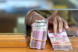 Rupiah ditutup melemah