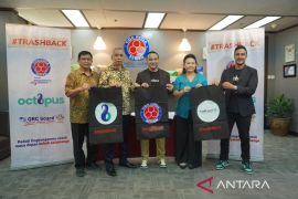 Indocement berkolaborasi meluncurkan program "Trashback" kelola sampah