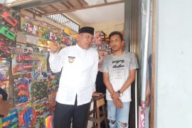 Begini cara Pj bupati Darmansah bantu pedagang di Abdya