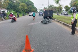 Tabrak mobil Dinas Kebersihan Pekanbaru, pengendara motor dilarikan ke RS