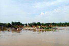 Lomba perahu naga warnai Festival Kenduri Swarnabhumi di Batanghari