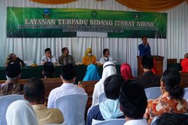 100 pasangan tak mampu di Garut-Jabar difasilitas akta nikah gratis