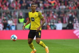 Leicester City incar Manuel Akanji dari Dortmund