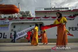 Pelayaran Perdana KM Sabuk Nusantara 89 dari Pantoloan Page 1 Small