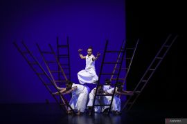 Simak lagi warta soal teater Indonesia di Venice Biennale, aksi BTS