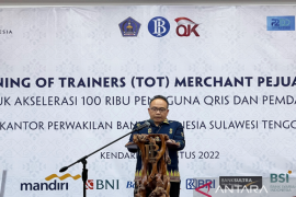 BI Sulawesi Tenggara latih transaksi QRIS lintas sektor perluas keuangan digital