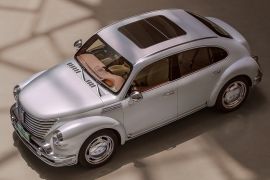 Mobil hibrida buatan "WEY" berdesain lawas