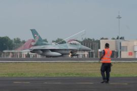 Menjelang Latihan Jalak Sakti,  Pesawat Tempur F-16 TNI AU mendarat di Palembang Page 2 Small