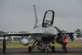 Menjelang Latihan Jalak Sakti,  Pesawat Tempur F-16 TNI AU mendarat di Palembang Page 3 Small