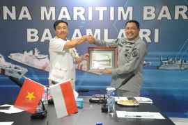 Bakamla terima kunjungan Vietnam People's Navy di Batam