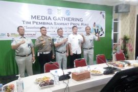 Badan Pendapatan Daerah  Riau gandeng BUMDes permudah masyarakat bayar pajak kendaraan