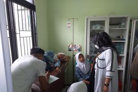18 siswa SMP di Lebak dirawat di Puskesmas diduga keracunan makanan
