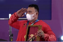 Tangis haru Tambi Sibarani, eks sopir bentor yang raih emas di APG XI