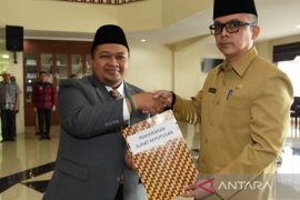 Bupati Dolly lantik M.Frananda sebagai Penjabat Sekda Tapsel