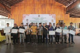 Gubernur serahkan bansos RTLH kepada 253 penerima