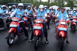 Parade sepeda motor konversi dari menggunakan BBM ke listrik