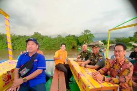 Kapal wisata Ale-ale ajak warga telusuri Sungai Pawan
