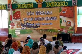 Ratusan guru TK Tulungagung doa bersama untuk sejawatnya yang meninggal kecelakaan