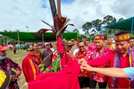 Menembus rintangan jarak dan geografis, memajukan masyarakat pedalaman