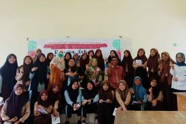 Poltekkes Kendari mengedukasi dan cek kesehatan pelajar di pesisir Konawe