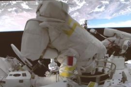 Melihat kegiatan luar wahana/EVA pertama oleh para astronaut Shenzhou-14 China