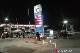 Antrean kendaraan di SPBU Kota Kendari normal meski harga BBM subsidi naik