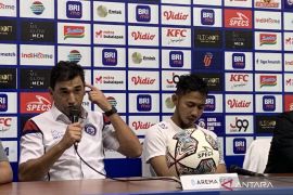 Manajemen Arema FC istirahatkan pelatih Eduardo Almeida setelah dievaluasi