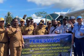 Bupati Nduga resmikan penerbangan perintis bersubsidi