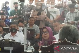 Ade Yasin merasa difitnah hingga terisak-isak di persidangan terkait dugaan suap