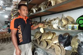 Mengunjungi pedagang alat kapal di Pasar Angso Duo Jambi