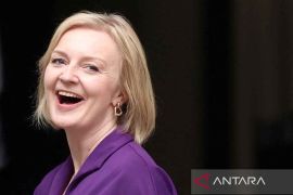 Liz Truss menggantikan Boris Johnson sebagai PM Inggris pada Selasa